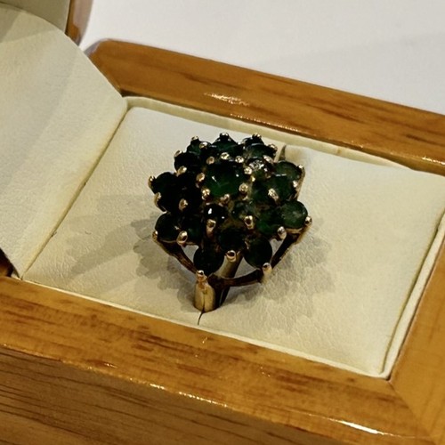 81 - 9ct Gold Set Emerald Chip Cluster Ring (4.1g gross)