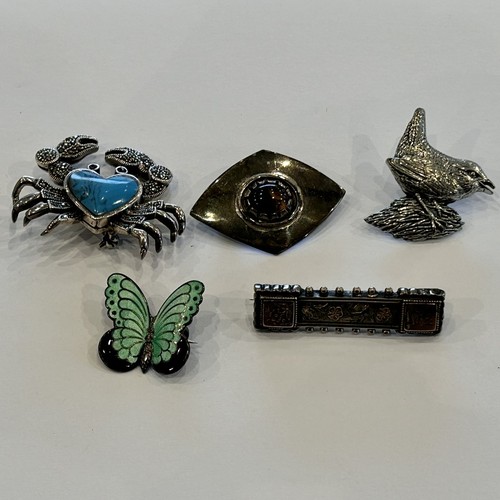 114 - A Collection of Five Brooches (5)