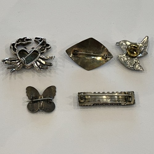 114 - A Collection of Five Brooches (5)