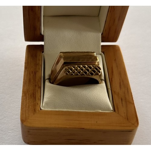 44 - 18ct Gold Ring 15.7g approx size W, stamped '18k 750'