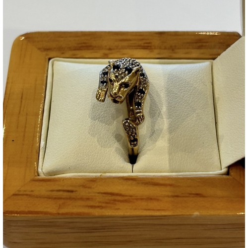 138 - 9ct Gold, Sapphire & Diamond Chip Ring in the form of a Leopard, 2.7g approx size N