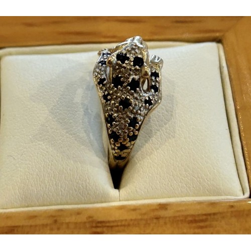 138 - 9ct Gold, Sapphire & Diamond Chip Ring in the form of a Leopard, 2.7g approx size N