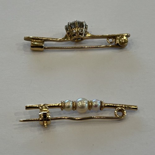 85 - Two 9ct Gold Bar Brooches (2) 2.8g