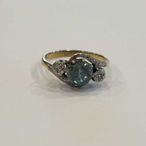 139 - 18ct Gold & Platinum Set Aquamarine & Diamond Ring 3.3g,