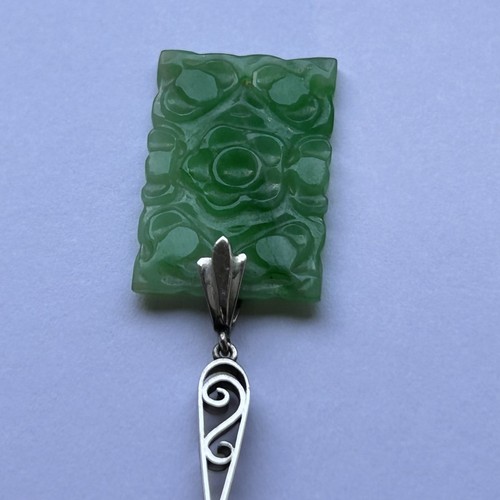 94 - 9ct White Gold Set Jade Style Pendant 3.1g