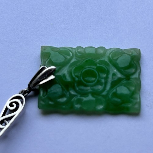 94 - 9ct White Gold Set Jade Style Pendant 3.1g