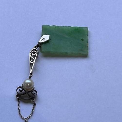 94 - 9ct White Gold Set Jade Style Pendant 3.1g