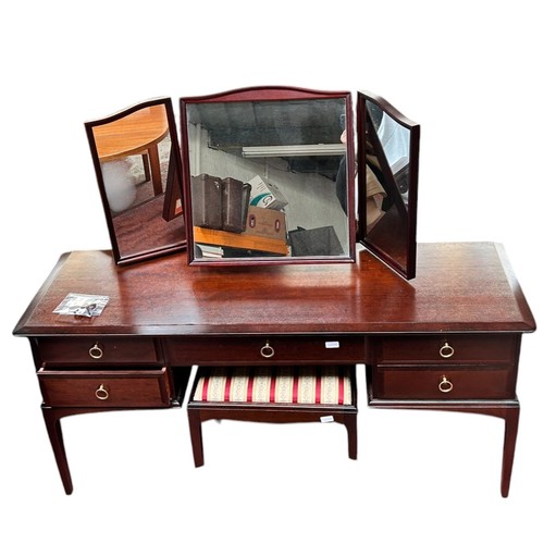 229 - Stag Minstrel 5-piece bedroom suite comprising Chest of Drawers, Bed Frame, Pair of Bedside Chests, ... 