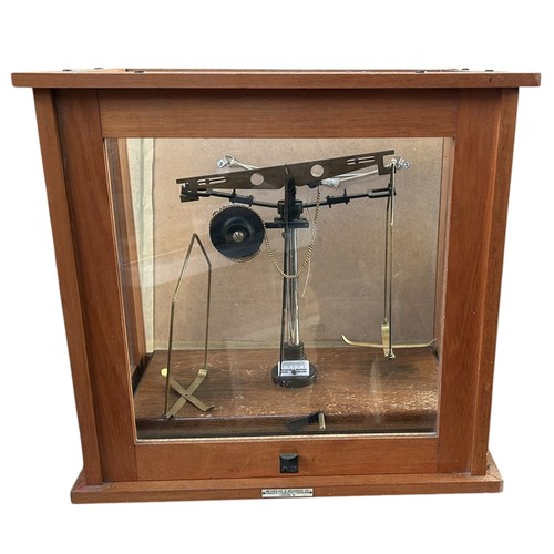 Set of laboratory balance scales by Reynolds & Branson of Leeds in ...
