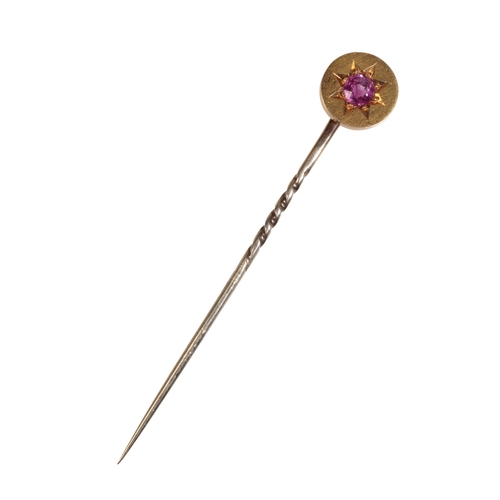 193 - A VICTORIAN NATURAL BURMESE RUBY STICK PIN star set in 18ct yellow gold. Estimated ruby weight: 0.42... 