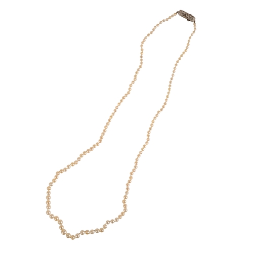 234 - AN ART DECO PEARL NECKLACE with graduating pearls and a diamond set clasp. Length: 57cm