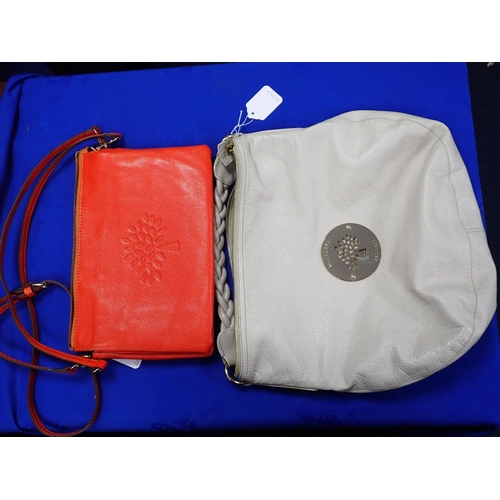 37 - A MULBERY STYLE SHOULDER BAG with detachable straps, together with a white Mulberry Style handbag wi... 