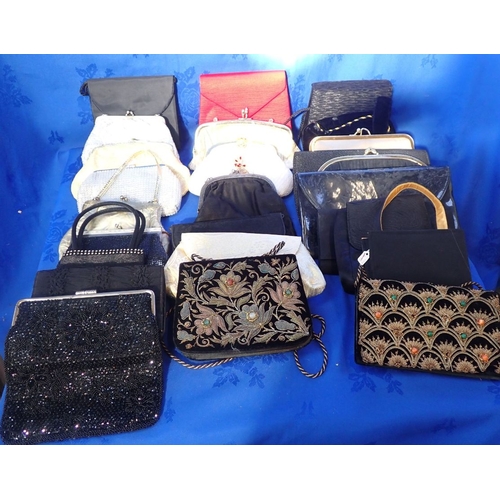 61 - A COLLECTION OF LADIES' EVENING BAGS in many styles and fashions, mostly modern