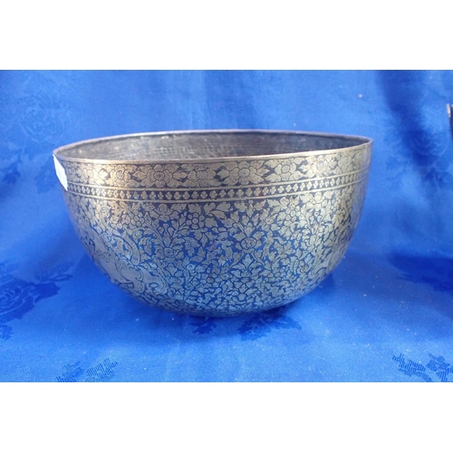 289 - AN INDO-PERSIAN BRASS BOWL, DENSELY DECORATED 22cm diam. , and a similar footed bowl