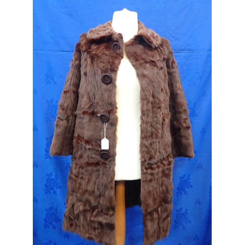 35 - A 1960s FUR COAT approx size 10