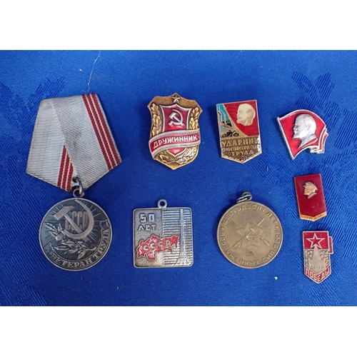 425 - A SOVIET MEDAL WITH SOVIET ERA BADGES