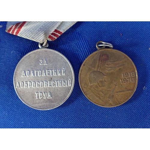 425 - A SOVIET MEDAL WITH SOVIET ERA BADGES