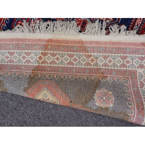 618 - A BLUE GROUND RUG OF TRADITIONAL DESIGN 90 x 166 cm