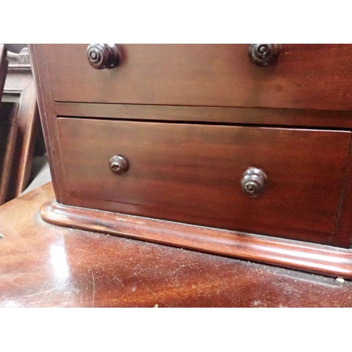 657 - A VICTORIAN MAHOGANY 'DUCHESS' DRESSING TABLE with two banks of small drawers above,120cm wide (mirr... 