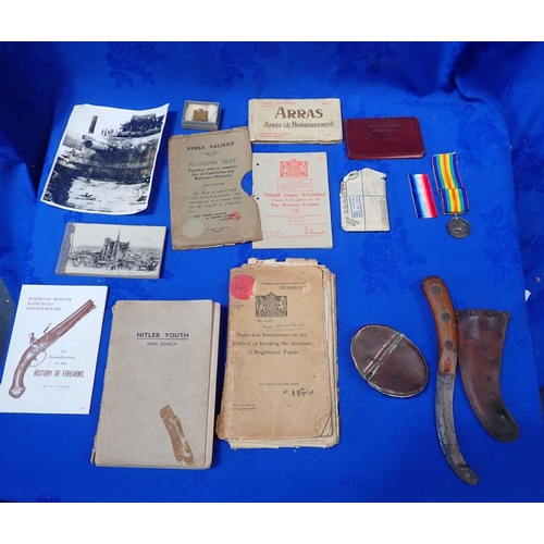 487 - A COLLECTION OF FIRST AND SECOND WORLD WAR MEMORABILILA including a Great War Medal , Hitler Youth b... 