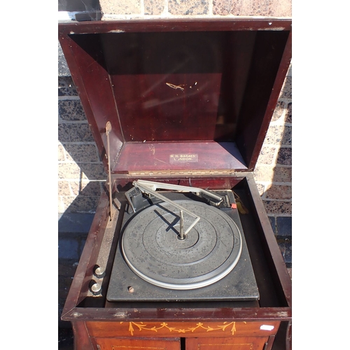 165 - A 'MAYFAIR DELUXE' PORTABLE GRAMOPHONE (runs, but soundbox needs attention), a 1920s gramophone cabi... 