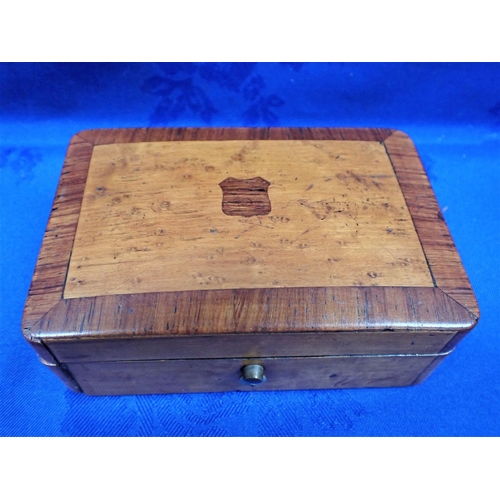 204 - A 19TH CENTUY SIX-AIR MUSIC BOX in maple and rosewood case 12.5cm wide (not working, no key)