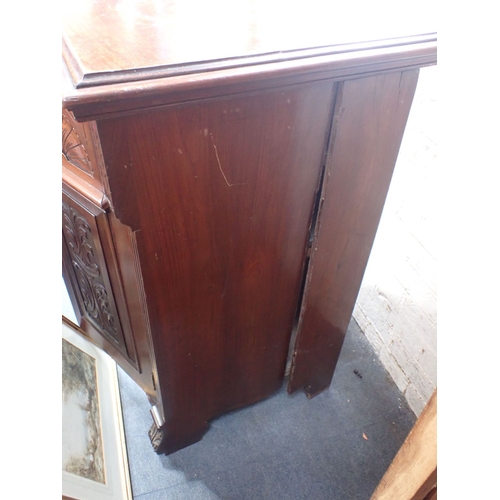 682 - AN EDWARDIAN MIRROR-BACKED SIDEBOARD 152cm wid (damaged), and a similar compactum wardrobe