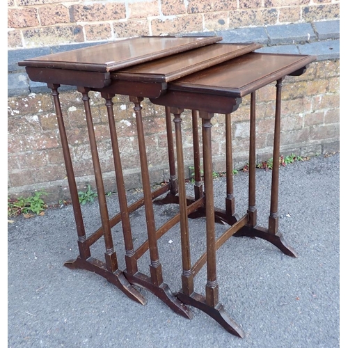 844 - A NEST OF THREE MAHOGANY TABLES