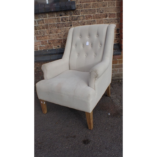 864 - A WHITE UPHOLSTERED OKA CHAIR