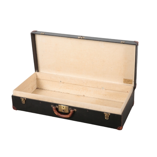 55 - LOUIS VUITTON: A BLACK CAR TRUNK with leather mounts, the brass lock inscribed 