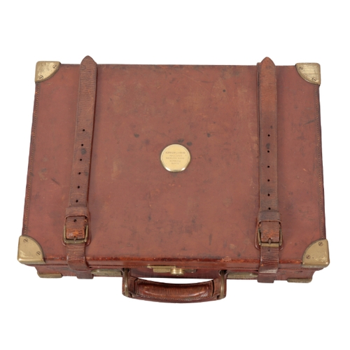 61 - HOLLAND AND HOLLAND: A LEATHER AND BRASS MOUNTED CARTRIDGE MAGAZINE with a roundel to the lid inscri... 