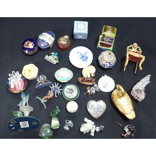 42 - A DECORATIVE FAIENCE TUREEN (cracked), and a collection of ceramics and trinkets