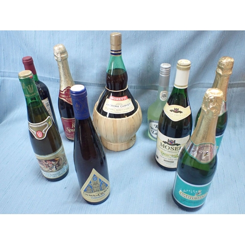 135 - A BOTTLE OF MORETTI LACRYMA CHRYSTI and other bottles, including 1984 Liebfraumilch Crown of crowns,... 