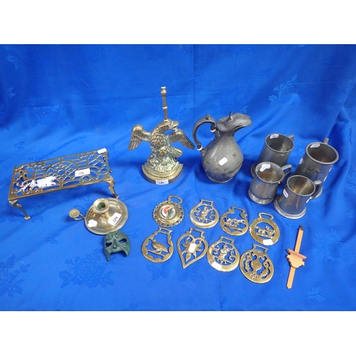 36 - A COLLECTION OF PEWTER AND BRASS WARES including tankards, a trivet, horse brasses and a door stop (... 