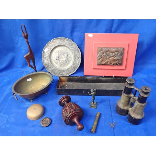 126 - A SMALL 'GRAND TOUR' TYPE BRONZE FIGURE, BINOCULARS and other items