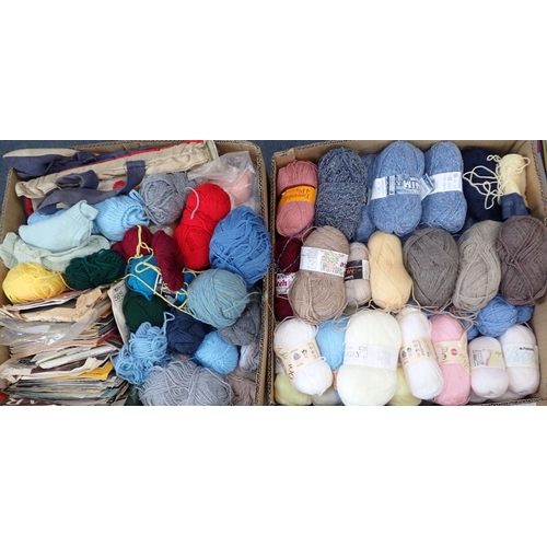 167 - A COLLECTION OF VINTAGE KNITTING PATTERNS and a quantity of balls of yarn, a knitting bag, 'Fuzzy Fe... 