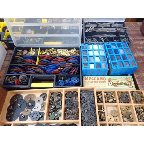 173 - A LARGE QUANTITY OF MECCANO COMPONENTS sorted into compartmental storage/carrying boxes, from differ... 