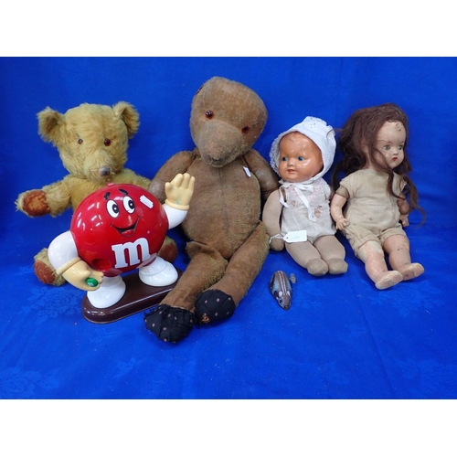 192 - A VINTAGE TEDDY BEAR together with another, two dolls and others