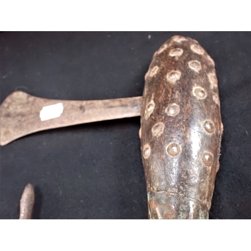 368 - A SHEATH OF METAL TIPPED ARROWS with a slection of carved and decorated axes