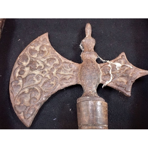 368 - A SHEATH OF METAL TIPPED ARROWS with a slection of carved and decorated axes