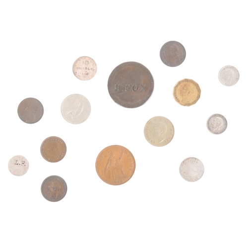 168 - A QUANTITY OF GEORGE VI HALF CROWNS and various other British coins including farthings, half pennie... 