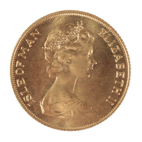 20 - A 1973 QUEEN ELIZABETH II ISLE OF MAN GOLD SOVEREIGN the reverse with St. George and the Dragon, in ... 
