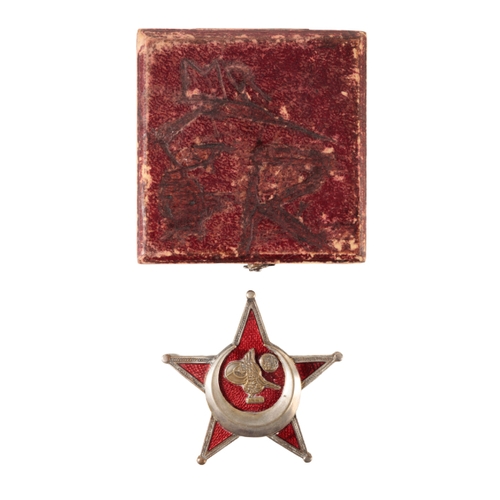 374 - ORIGINAL CASED GALLIPOLI STAR Maker marked BB & Co

Condition EF