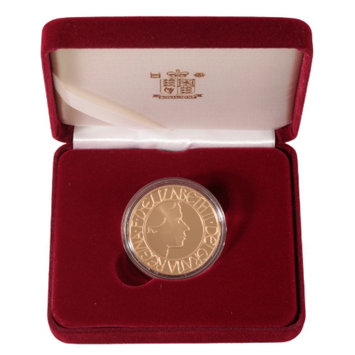 66 - A 2003 ROYAL MINT CORONATION JUBILEE GOLD PROOF £5 CROWN (c.39.94grams) with Certificate of Authenti... 