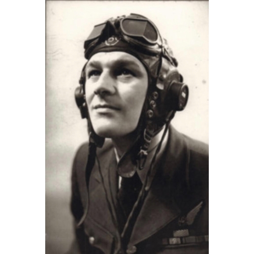 235 - THE FLYING HELMET & OXYGEN MASK belonging to 1626273 SGT Roy Machin DFM of 617 Squadron, who took pa... 