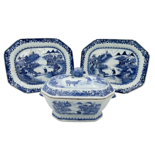 92 - A CHINESE EXPORT BLUE AND WHITE TUREEN AND COVER Qianlong, decorated with a farmer and his cattle, t... 