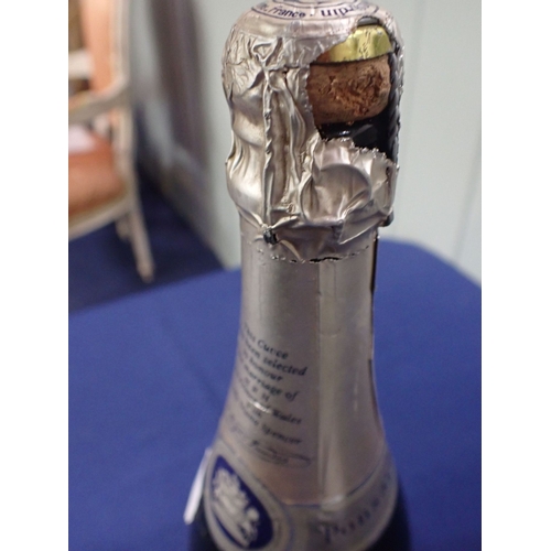 234 - MOET & CHANDON SILVER JUBILEE CELEBRATION CHAMPAGNE 1977, with a bottle of Veuve Cliquot Ponsardin c... 