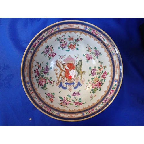 312 - CHINESE ARMORIAL SAMSON BOWL with the Howard family coat of arms crest, approx 22cms dia