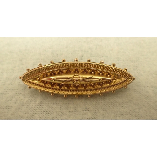 400a - AN UNMARKED GOLD ETRUSCAN REVIVAL BROOCH (c.4grams)