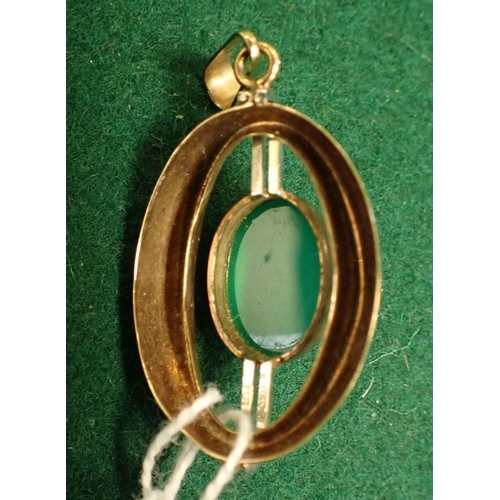 413 - 9CT GOLD 1960s CHALCEDONY PENDANT